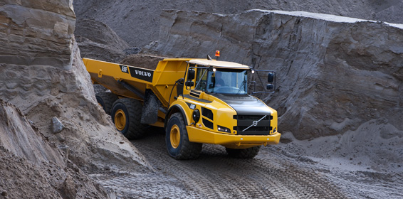 Volvo_A25F_articulated_truck_articulated_dump_truck_operating_on_slippery_haul_road